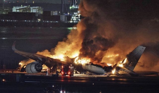 Tokyo'da uçaklar çarpıştı: 5 ölü
