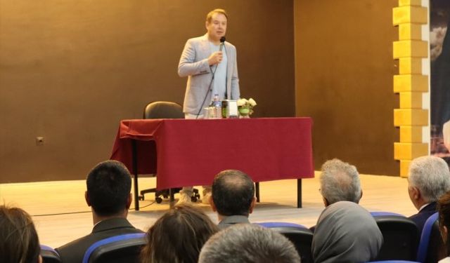 Şoray Uzun, Şanlıurfa'da mahkumlarla bir araya geldi