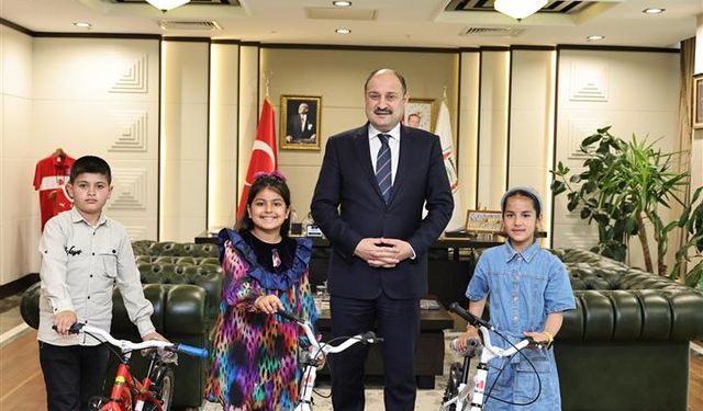 Başkan Gülpınar, Öğrencileri Makamında Ağırladı