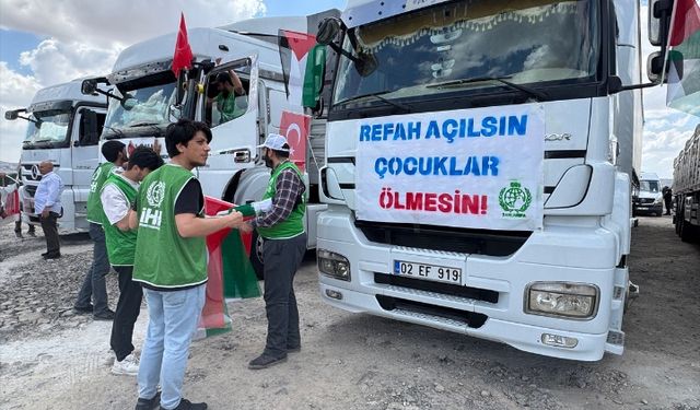 Şanlıurfa'da "Refah açılsın, çocuklar ölmesin" tır konvoyu düzenlendi