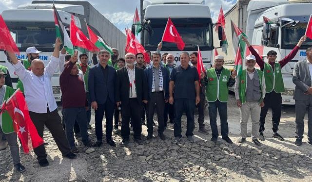 Şanlıurfa'da "Refah Açılsın, Çocuklar Ölmesin" Tır Konvoyu Düzenlendi