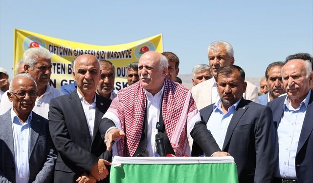 Bayraktar, Şanlıurfa'da kuraklıktan etkilenen tarlaları inceledi