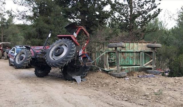 Şanlıurfa'da devrilen traktördeki 3 kişi yaralandı