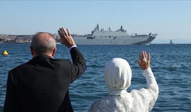 Cumhurbaşkanı Erdoğan, Türk donanmasını selamladı
