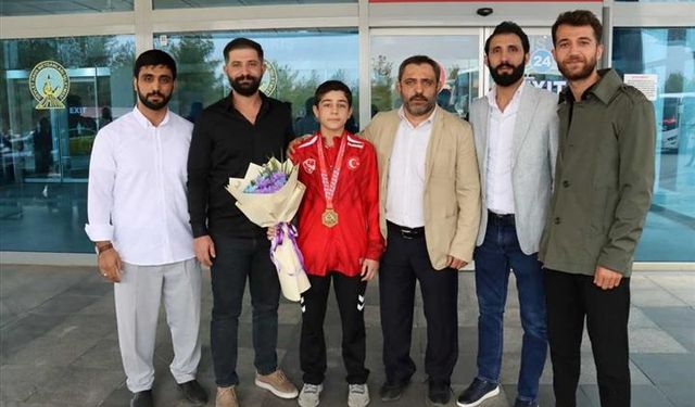 Balkan şampiyonu Dedeoğlu, Şanlıurfa'da törenle karşılandı