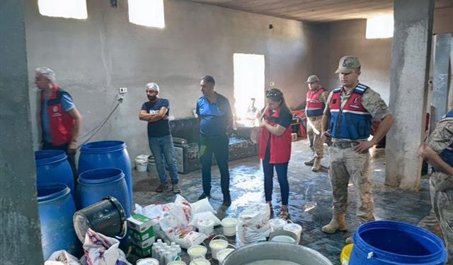 Şanlıurfa'da tüketime uygun olmayan 1 ton süt imha edildi