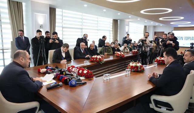 Başkan Gülpınar, Karla Mücadelede Yürütülen Çalışmaları Değerlendirdi