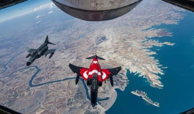 Atatürk Barajı Üzerinde F16-lar göz kamaştırdı