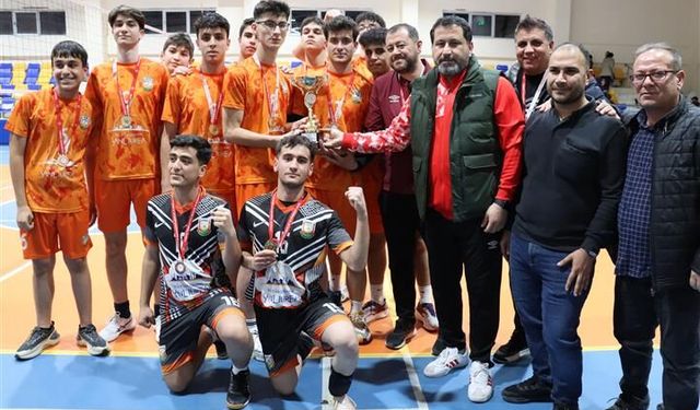 Büyükşehir Yıldız Erkekler Voleybol B Takımı Şampiyon Oldu
