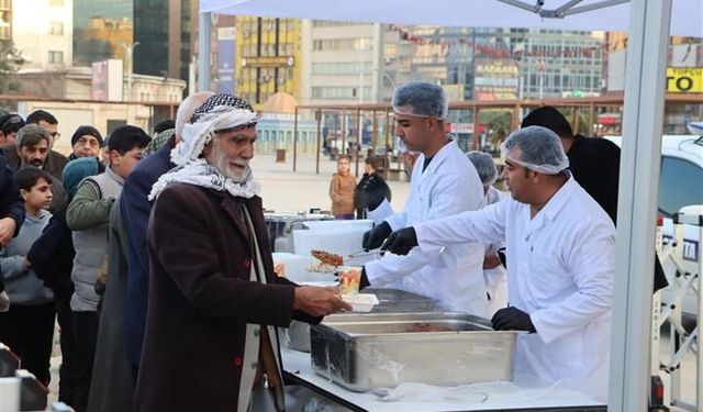 Büyükşehir’in iftar çadırında ilk oruçlar açıldı