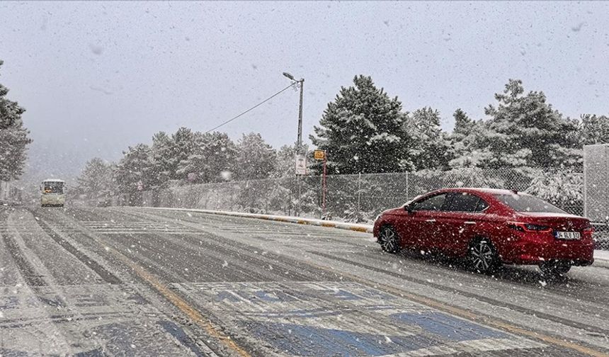 İstanbul'da sağanak, rüzgar ve kar etkili oluyor