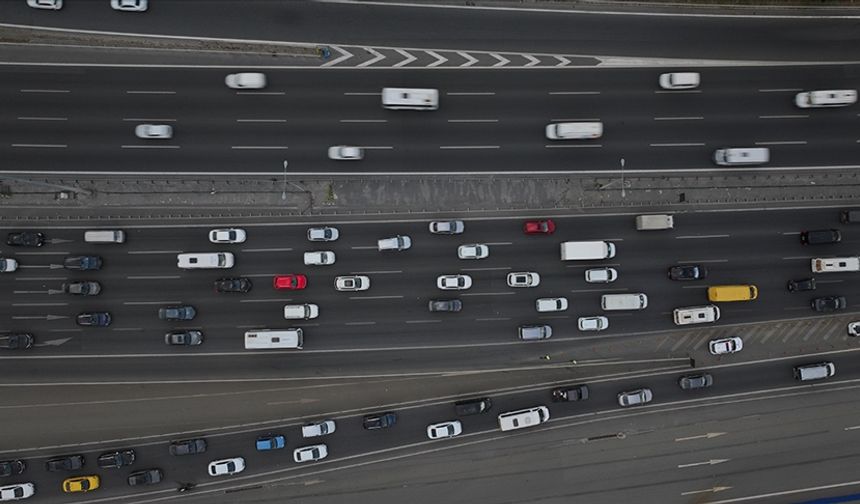 Ekimde trafiğe 209 bin 401 taşıtın kaydı yapıldı