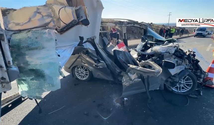Şanlıurfa'da Sulama Tankeriyle Çarpışan Otomobilin Sürücüsü Öldü