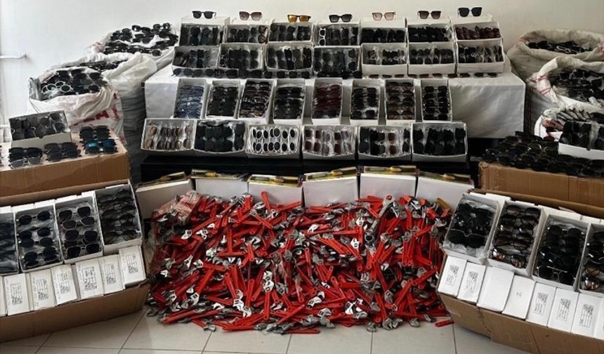 Şanlıurfa'da 65 bin 500 kaçak güneş gözlüğü ele geçirildi