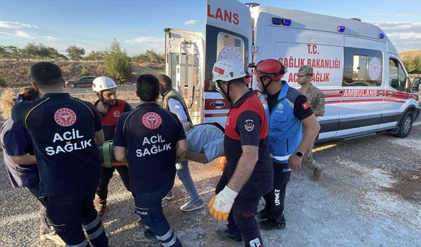 Şanlıurfa'da çöken istinat duvarının altında kalan 4 kişi yaralandı