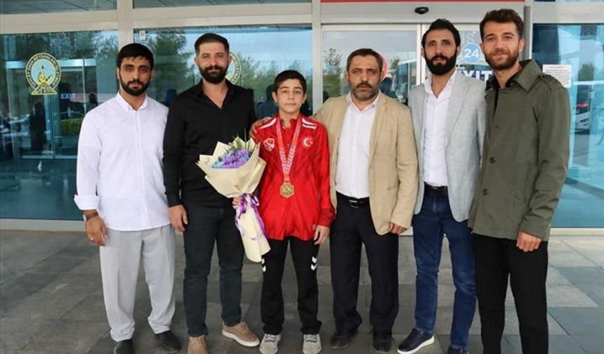 Balkan şampiyonu Dedeoğlu, Şanlıurfa'da törenle karşılandı