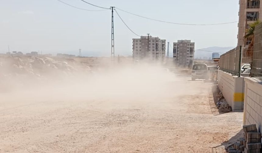 Karaköprü'de bozuk yol tepkisi