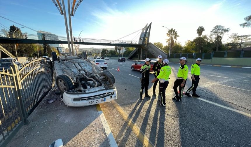 Şanlıurfa'da devrilen otomobildeki 5 kişi yaralandı