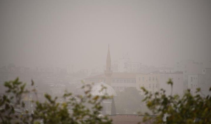 Şanlıurfa'da toz taşınımı etkili oldu