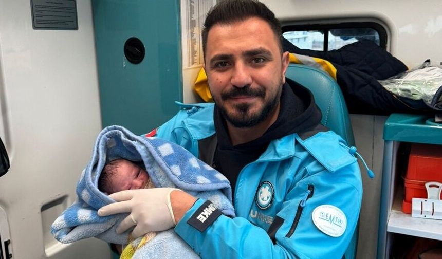 Ambulansta Dünyaya Gelen Bebek, Hayatını Kurtaran ATT’nin Adını Taşıyor
