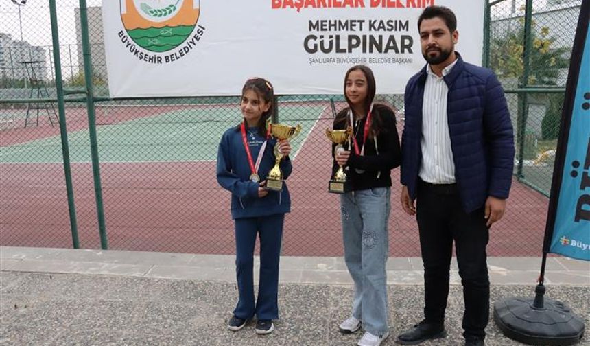 Öğretmenler Günü Tenis Turnuvasında Şampiyonlar Belli Oldu