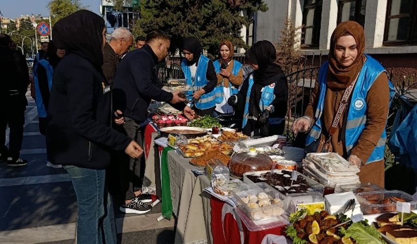 Şanlıurfa'da Gazze Yararına Hayır Çarşısı Kuruldu