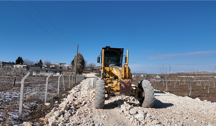 Karaköprü’de Grup Yolu Modern Sıcak Asfaltla Yenileniyor