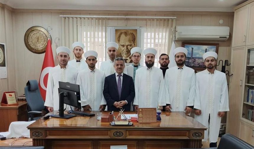 Birecik'te 9 din görevlisine cübbe ve sarık giydirildi