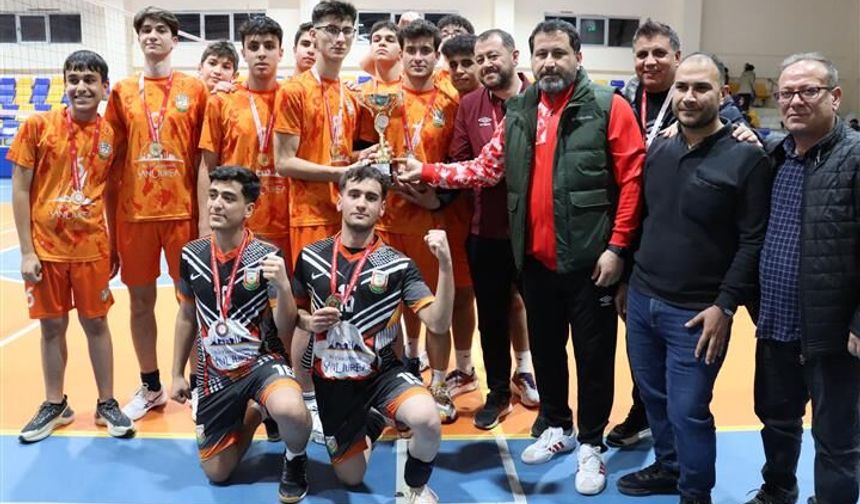 Büyükşehir Yıldız Erkekler Voleybol B Takımı Şampiyon Oldu
