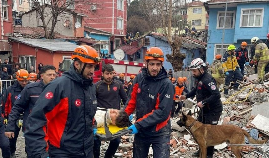Fatih'te Doğalgaz Patlaması: İki Bina Çöktü