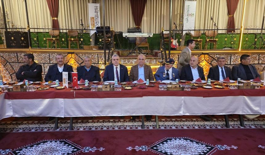 Birecik'te gönüller Üzümcüoğlu'nun İftar Yemeğinde Buluştu