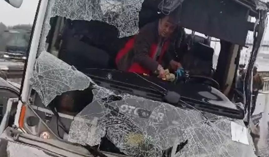 İstanbul'da Polis Servisi Kazaya Karıştı: 4'ü Ağır, 30 Yaralı