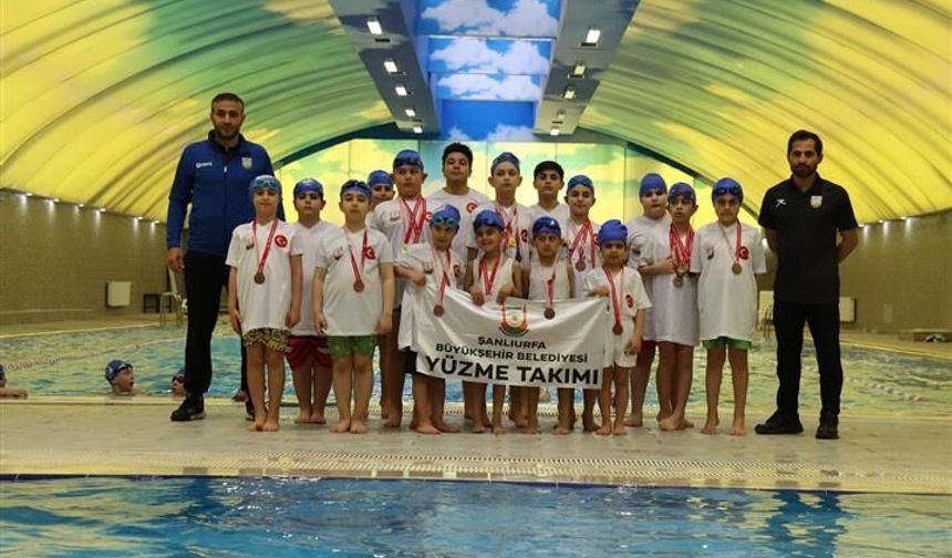 Şanlıurfalı Minikler Havuzdan 24 Madalyayla Çıktı