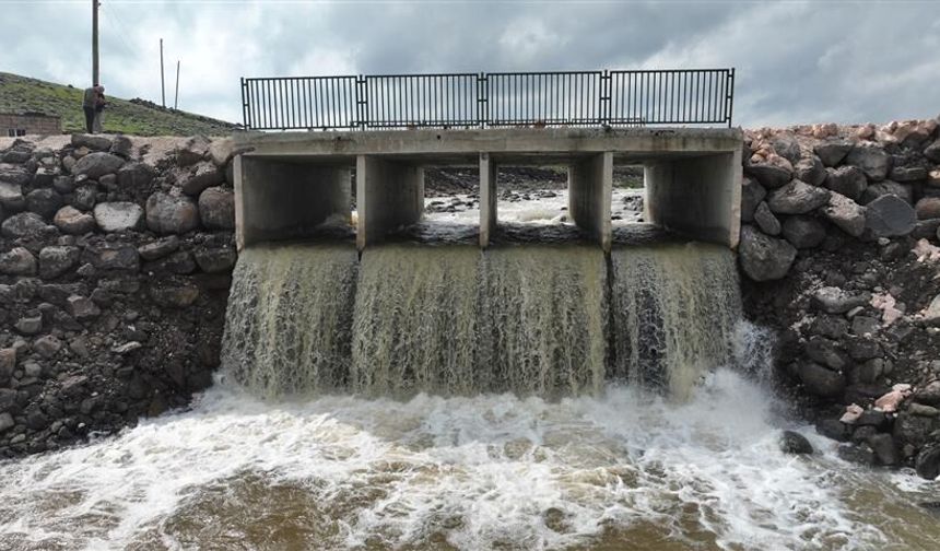 Büyükşehir’den Viranşehir’de Sel Seferberliği