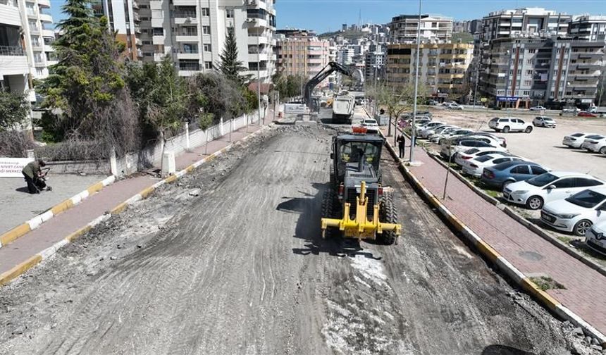 Sıcak Asfalt Hamlesi: Mustafa Direkli Caddesi Yenileniyor