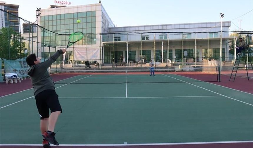23 Nisan Tenis Turnuvası Start Aldı