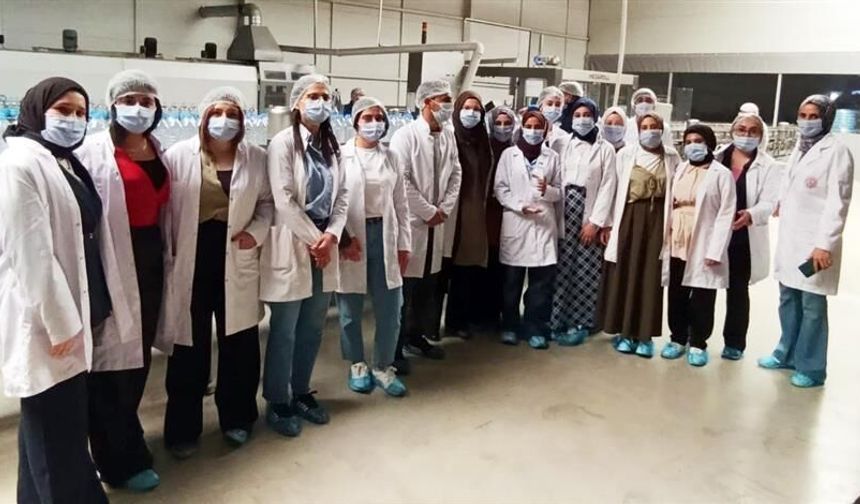 Gıda Teknolojisi öğrencileri Karacadağ Su Fabrikası’nı ziyaret etti