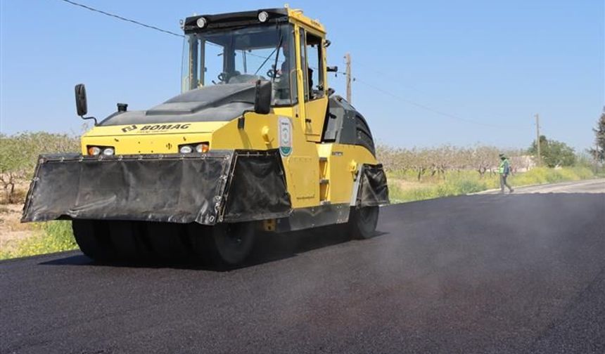 Şanlıurfa’da 14 Kilometrelik Grup Yolunda Asfalt Seferberliği Sürüyor