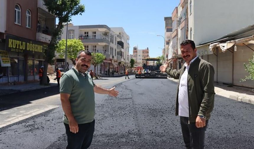 Viranşehir’de Uğur Boran Caddesi Sıcak Asfaltla Yenileniyor