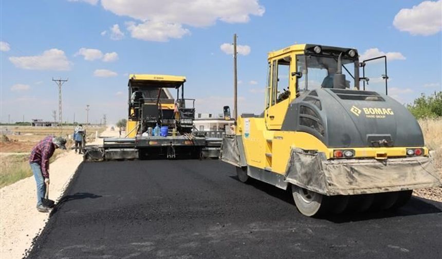 Harran-Akçakale Grup Yolunda Sıcak Asfalt Çalışmaları Başladı