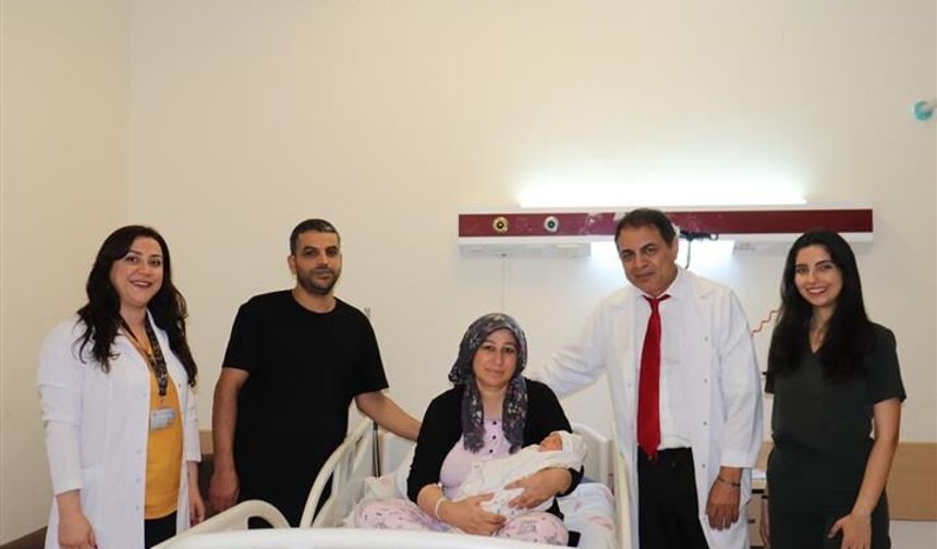 13 yıl sonra kucaklarına aldıkları bebeklerine doktorlarının adını verdi