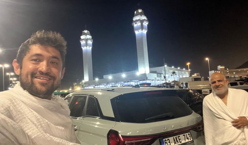 Şanlıurfalı Üç Arkadaş 63 Plaka Araçla Umre Yolculuğuna Çıktı