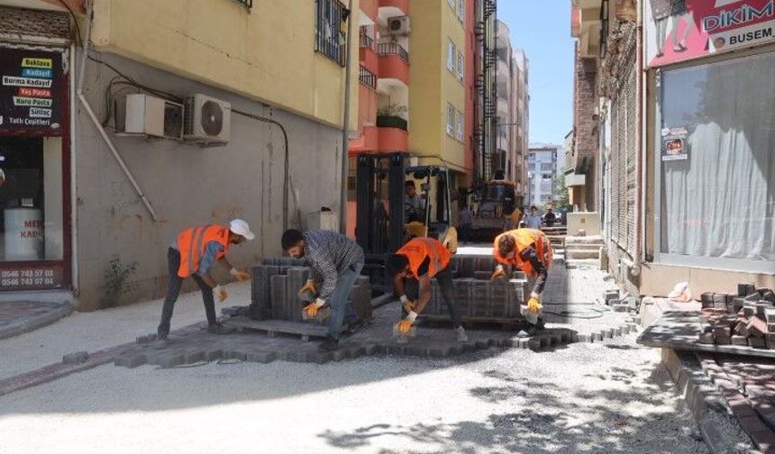 Büyükşehir, Siverek’in yollarını beton parkeyle yeniliyor