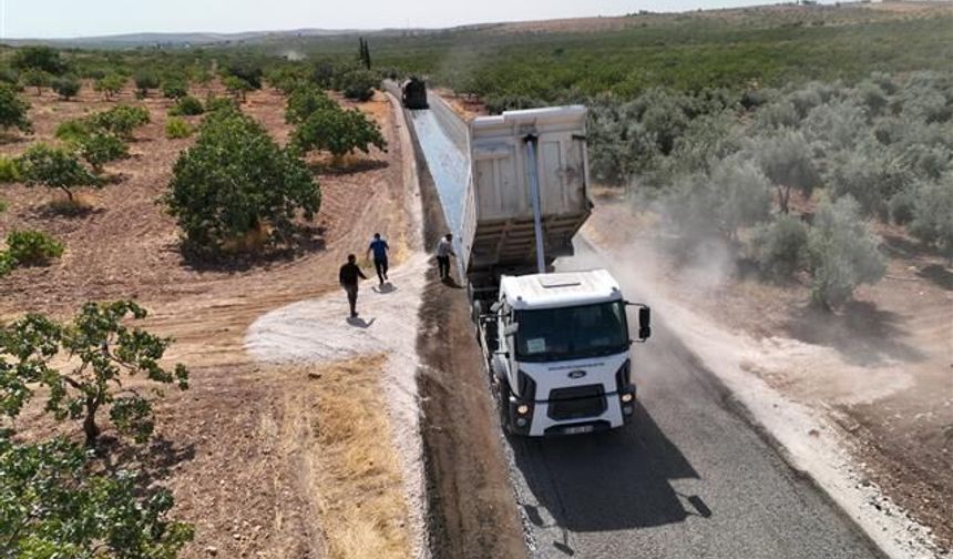 Büyükşehir’den Birecik’te 40 Kilometrelik Grup Yoluna Sathi Asfalt